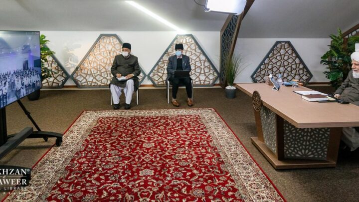 Les membres du Majlis Atfal-ul-Ahmadiyya des États-Unis ont l’honneur d’une réunion virtuelle avec le chef de la communauté musulmane Ahmadiyya